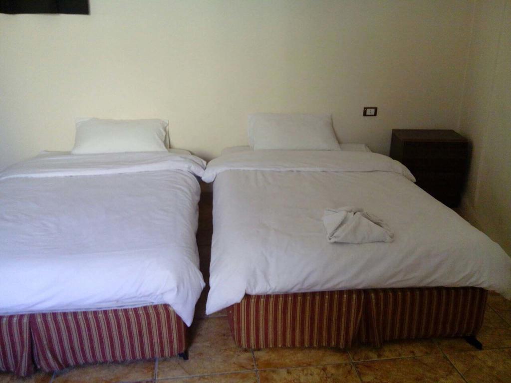 Al-Houriat Hotel Амман Екстер'єр фото