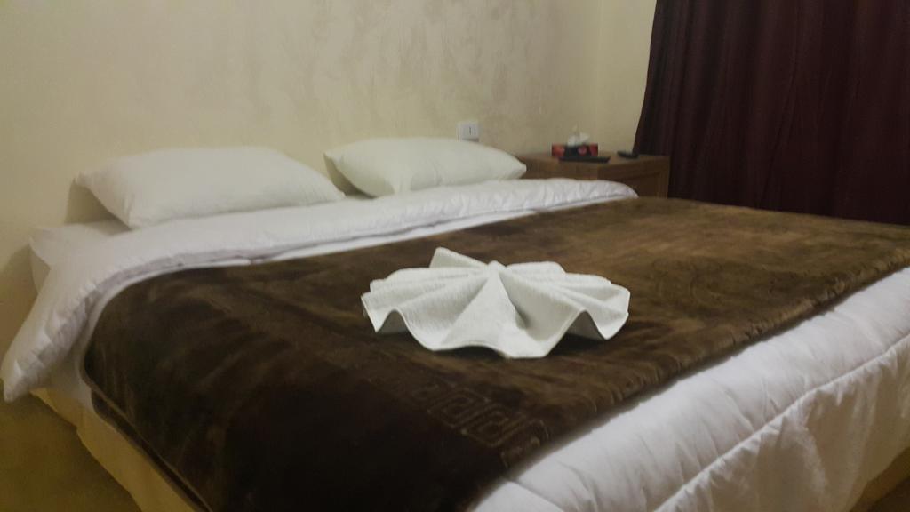 Al-Houriat Hotel Амман Екстер'єр фото